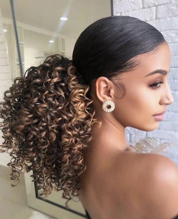 penteado madrinha cabelo cacheado