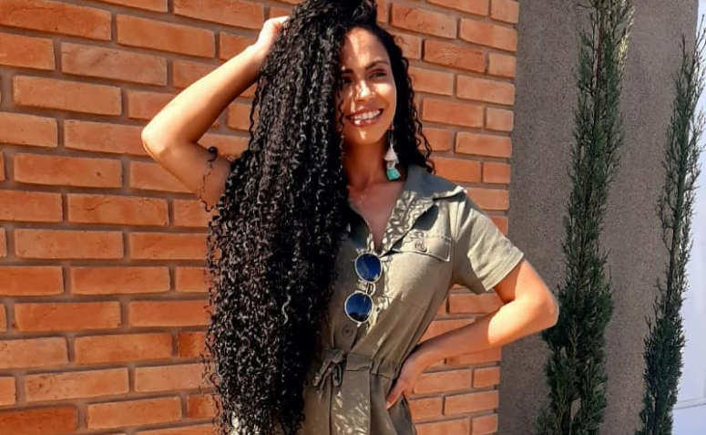 Cabelo Preto Cacheado